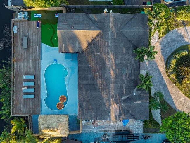 Building Photo - 2365 NE 195th St