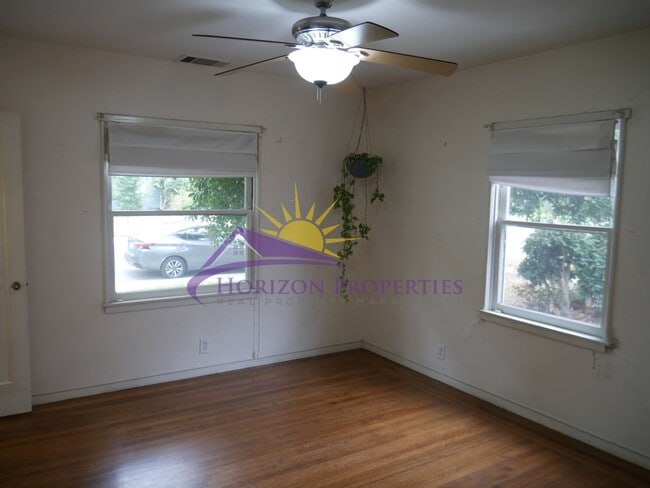 Building Photo - 841 Robertson Way