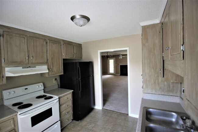 Building Photo - Move In Special: 1/2 Off 1st Month's Rent!