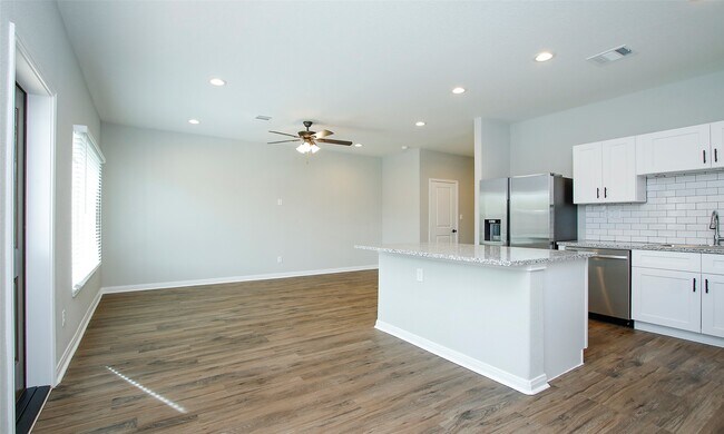 Building Photo - 14010 Longstreet Rd