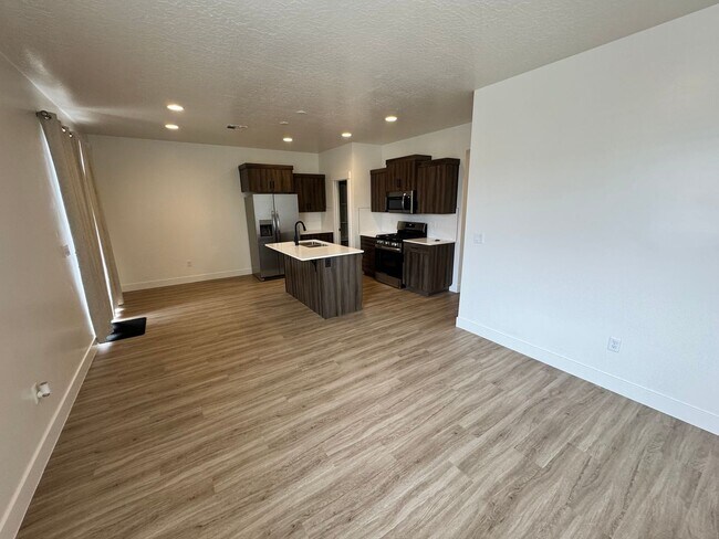 Building Photo - Beautiful 3 bed 2.5 bath Home!