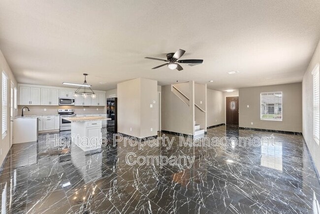 Building Photo - 5819 Providence Oak