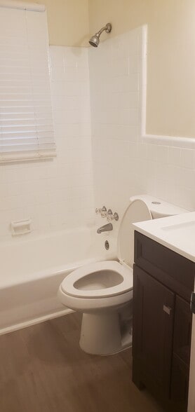 Building Photo - 3072 Lone Oak Ave SW