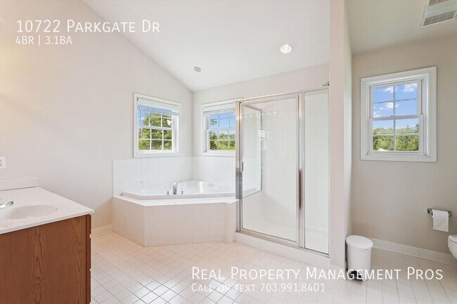 Building Photo - 10722 Parkgate Dr