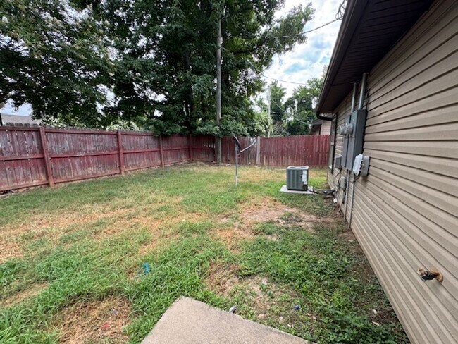 Building Photo - 2711 Ridgecrest Rd