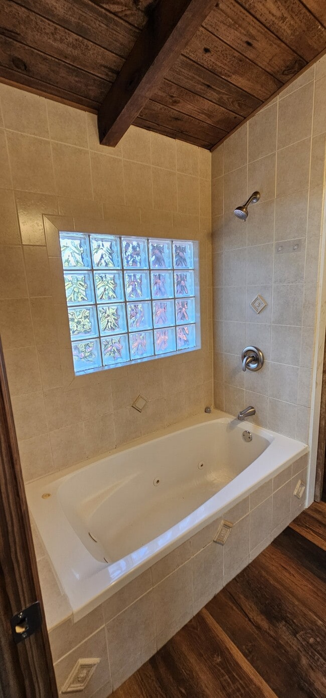 Building Photo - 7307 Rhodes Ln