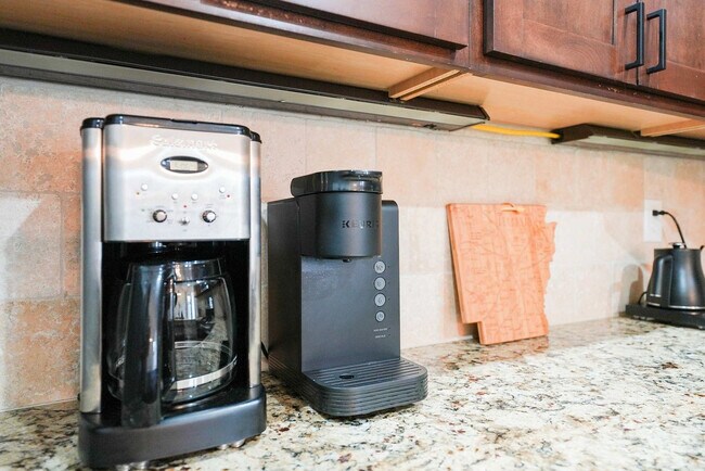 Building Photo - 967 Glass St