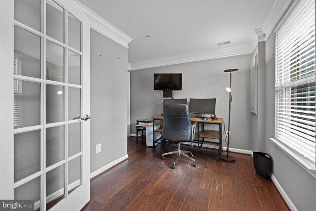 Building Photo - 4662 Hudson St