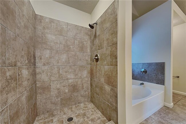 Building Photo - 1555 Rose Pointe Dr