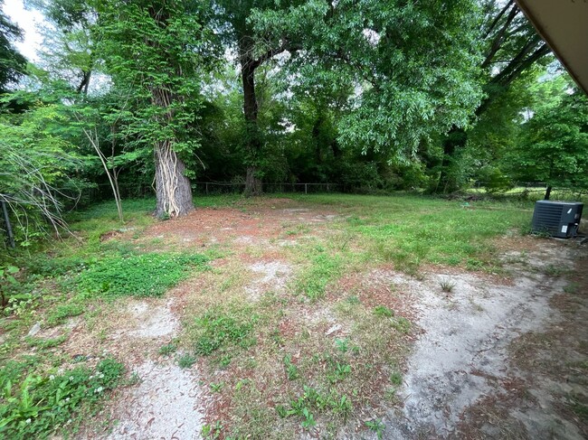 Building Photo - 2300 Welch Dr