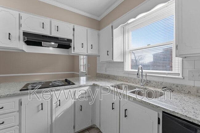 Building Photo - 2320 Greengate Dr