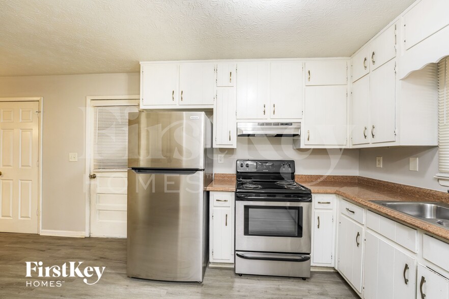 Building Photo - 4005 Huddersfield Dr SW