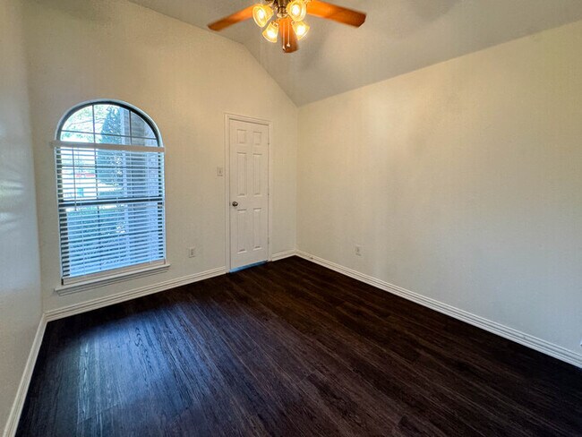 Building Photo - 44 Heron Dr