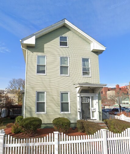 Building Photo - 13 Pleasant St