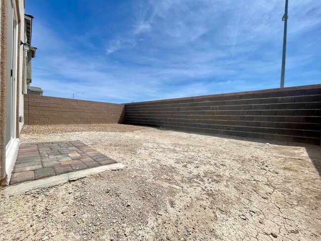 Building Photo - Amazing 3 bedroom in master planned commun...