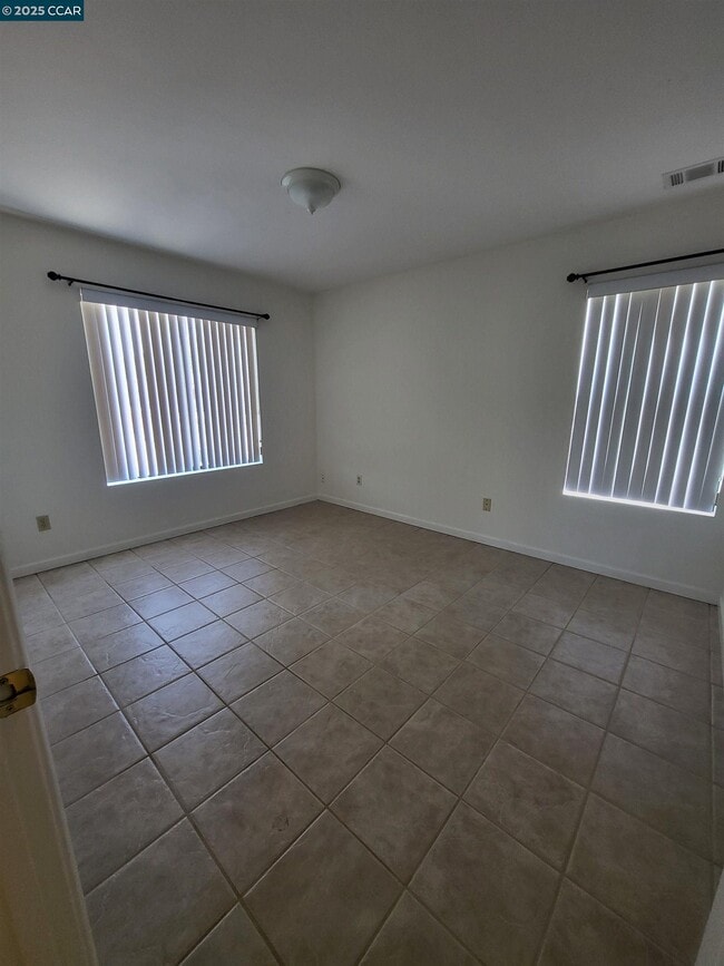 Building Photo - 526 Harbour Way