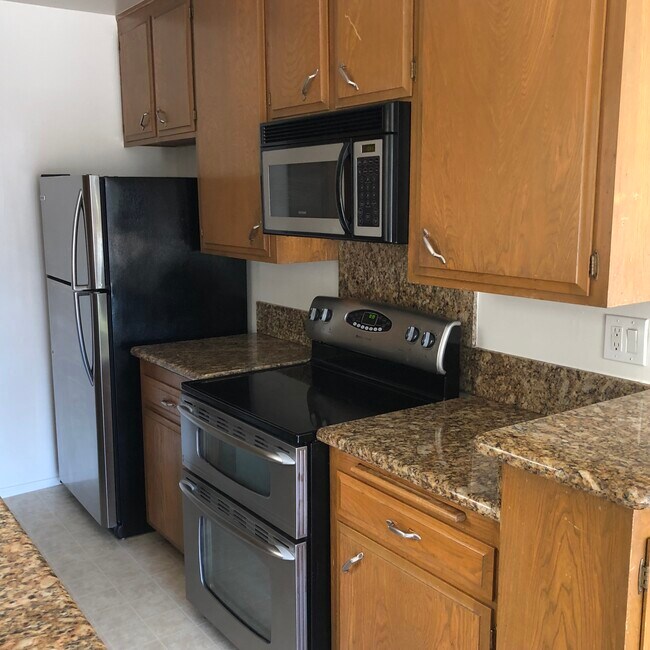 Building Photo - Moorpark Apartments