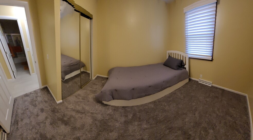 Furnished bedroom - 3306 Briar Oak St