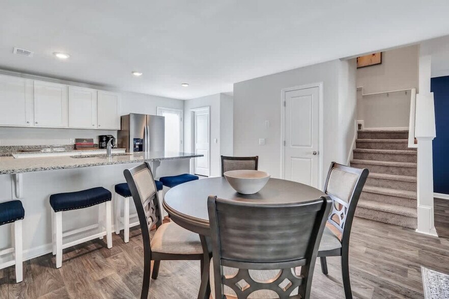 Building Photo - 321 Dogwood Cir