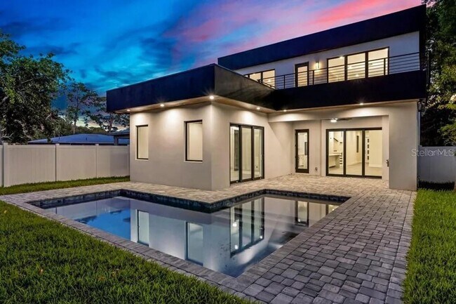Building Photo - Bold Contemporary Sarasota Luxury Home. 4 Beds/ 4 Baths. Private Pool and Summer Grill.