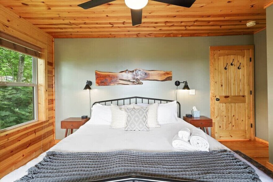 Building Photo - 757 Double Knob Rd