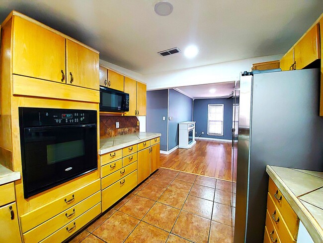 Building Photo - REMODELED and spacious 3 Bed / 2.5 Bath. w...