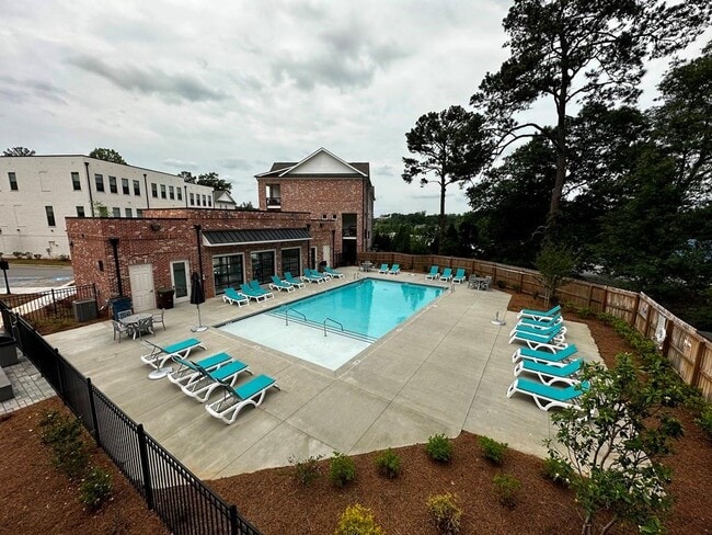 Building Photo - 519 Burton Dr