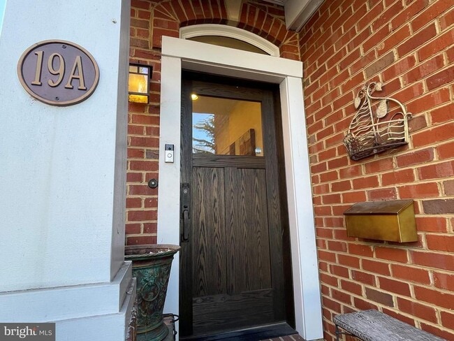 Building Photo - 19 Sunset Dr