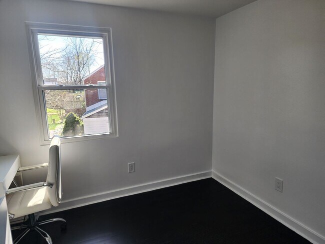 Building Photo - 5679 Valleyview Dr