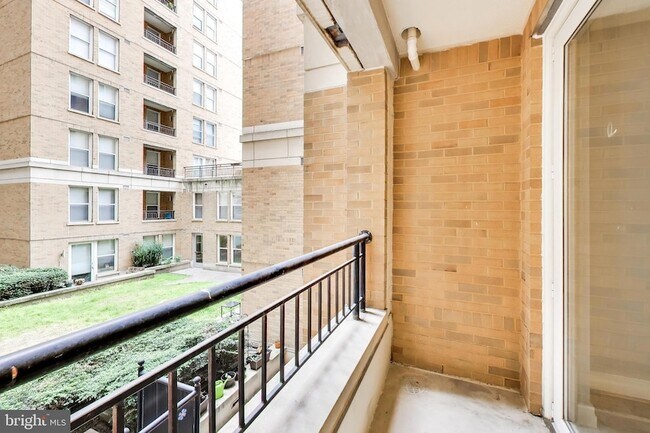 Building Photo - 915 E Street NW Unit 414