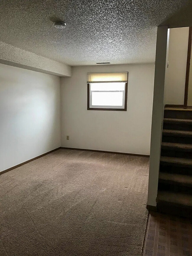 Building Photo - 1301 S Thompson Dr