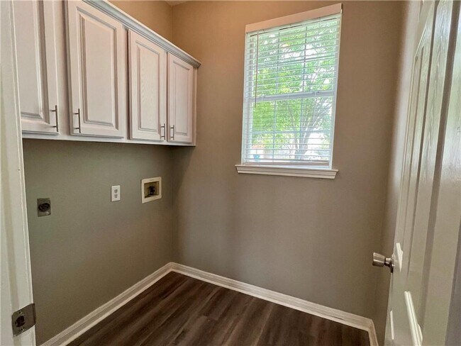 Building Photo - 1706 Winners Ribbon Cir