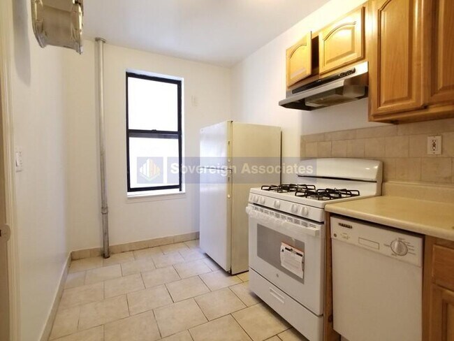 Building Photo - 79 Haven Avenue