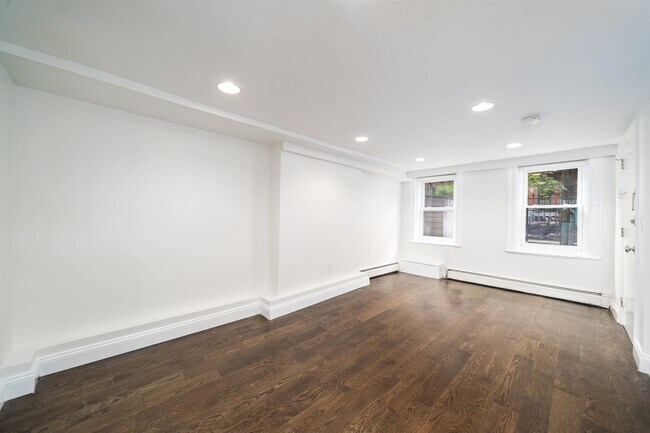 Building Photo - 232 1/2 3rd St