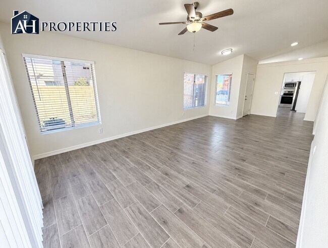Building Photo - 7516 W Tonto Dr