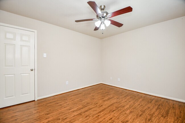 Building Photo - 26711 Henson Falls Dr