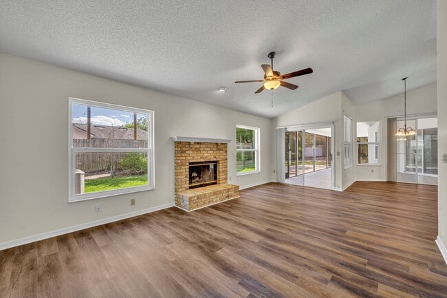 Building Photo - Great Oviedo Home in Bentley Woods!