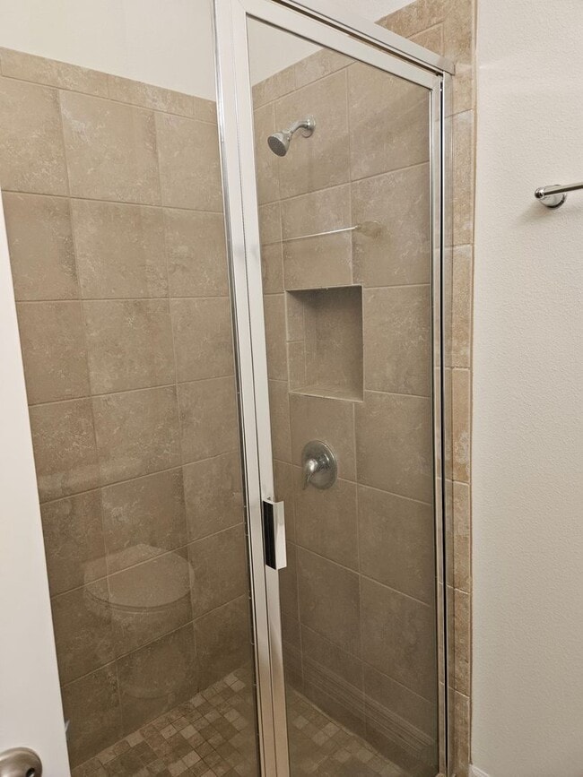 Building Photo - BEAUTIFUL 4 BEDROOM 3 BATH HOME IN THE BEA...
