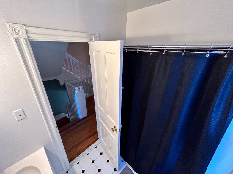 Building Photo - 1603 W 13th St