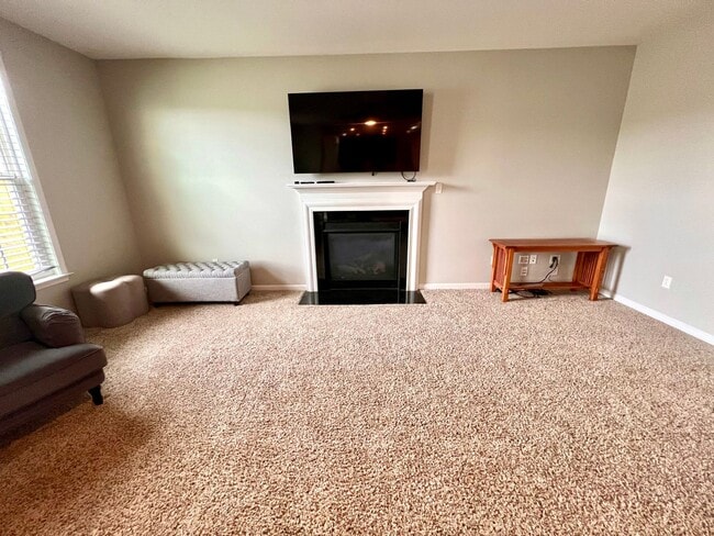 Building Photo - 3006 Farm View Dr