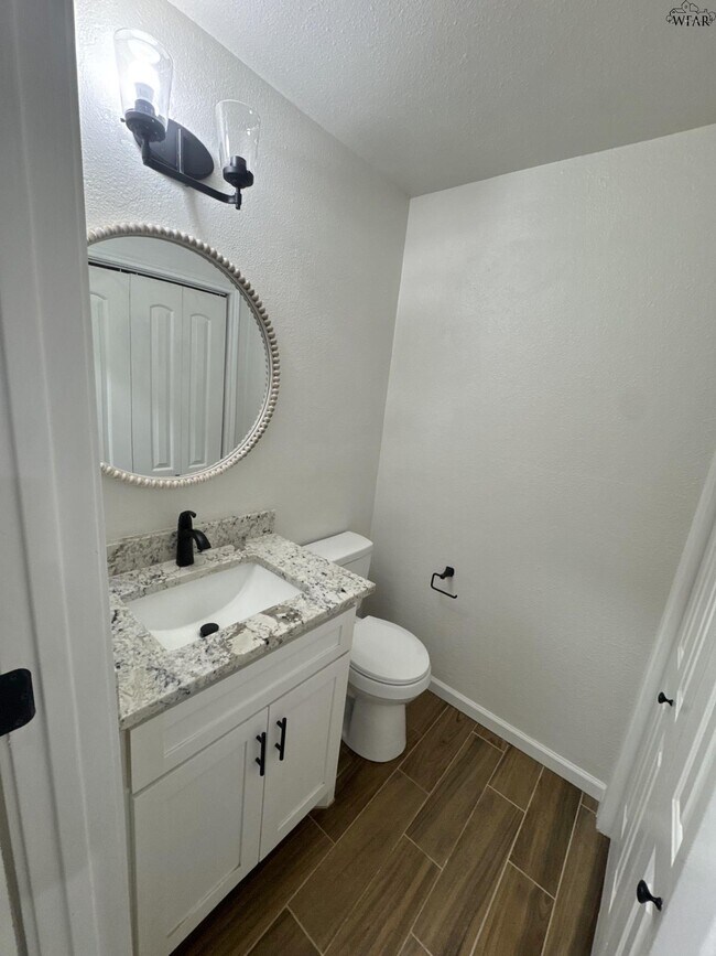 Building Photo - 1207 Danberry St