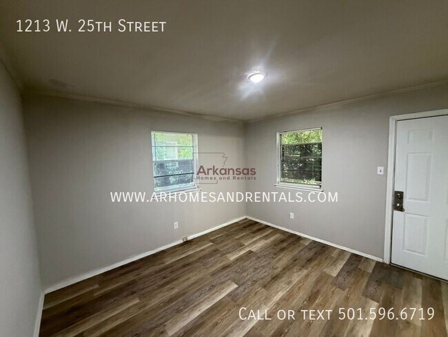 Building Photo - 1213 W 25th St