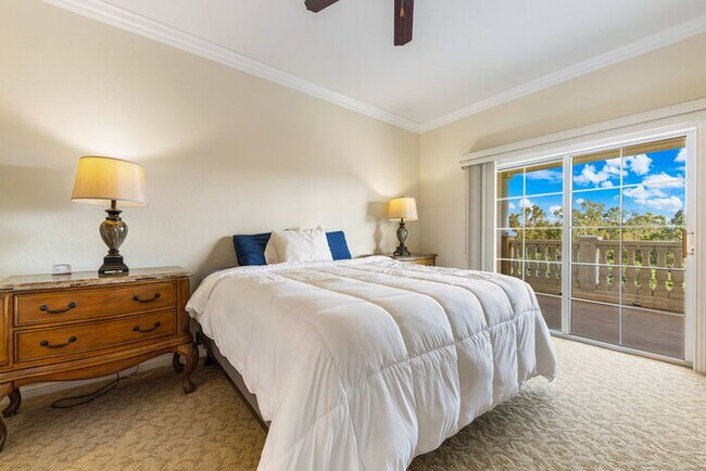 Building Photo - Golf Course View Condo