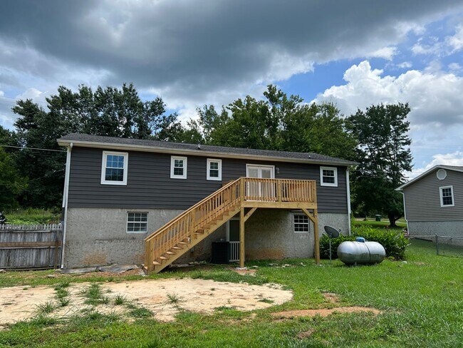 Building Photo - 9233 Snow Hill Rd