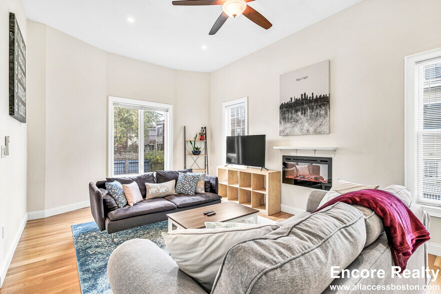 Building Photo - 9 Bradbury St