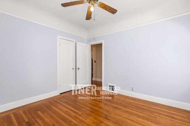 Building Photo - 842 42nd St