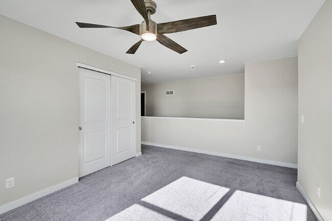 Building Photo - $3,340.95 - 5 Bed, 3 Bath Home in Thornton with Cozy Fireplace and Fenced-in Yard