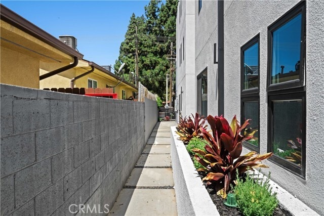 Building Photo - 6704 Kester Ave