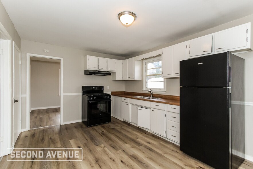 Building Photo - 1924 Portage Ave