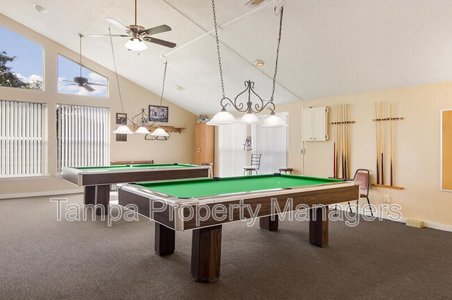 Building Photo - 242 Country Ln